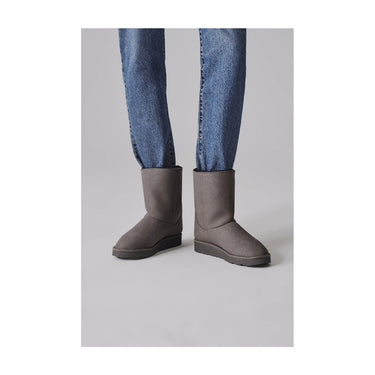 Cruelty-free grey ugg-like boots – warm and stylish
