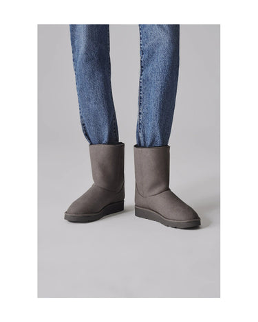 Cruelty-free grey ugg-like boots – warm and stylish