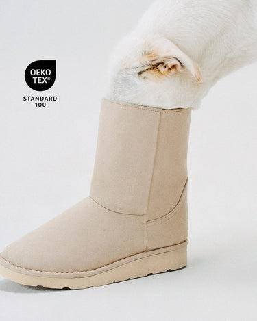 Cruelty-free off-white winter boots with faux fur