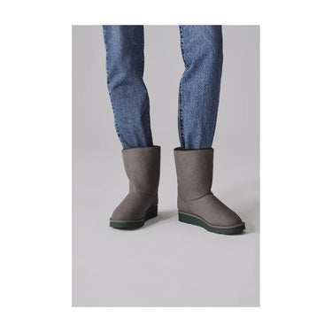 Ethical grey winter boots with green sole – vegan style