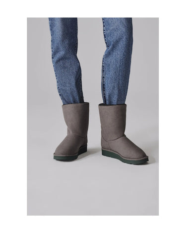 Ethical grey winter boots with green sole – vegan style