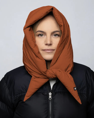 Vegan cinnamon-colored winter capuche made from recycled materials, styled over a black puffer jacket. - The New Orchard - Fresh Cinnamon