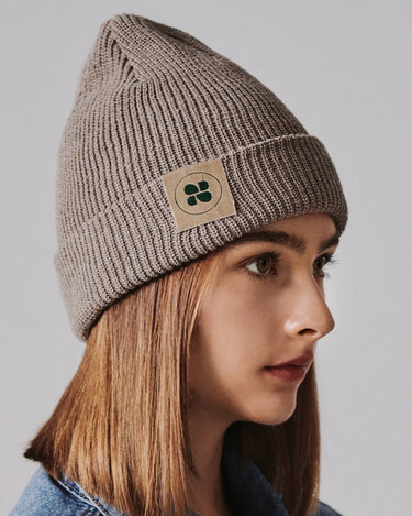 Beige beanie crafted from recycled materials – eco-friendly style