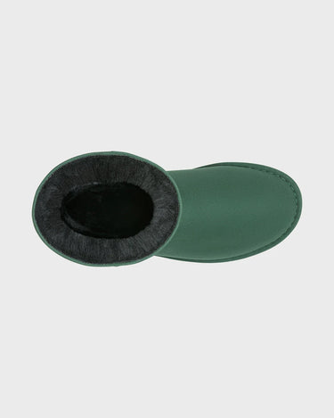 Sustainable green boots with faux fur