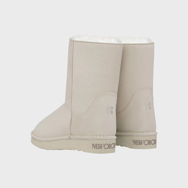 Vegan winter boots in off-white with faux fur
