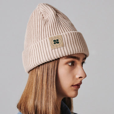 Warm winter beanie in beige – cozy and stylish