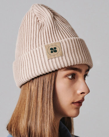 Warm winter beanie in beige – cozy and stylish